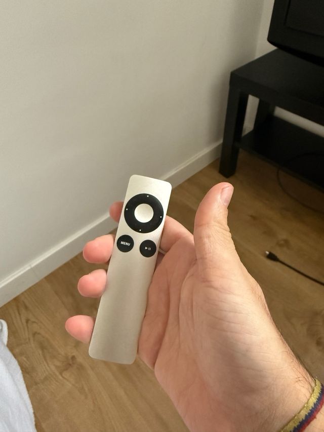 TV LG + Apple TV HDMI + Mueble