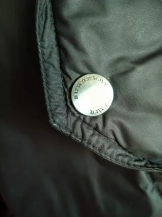 Abrigo plumífero Burberry negro