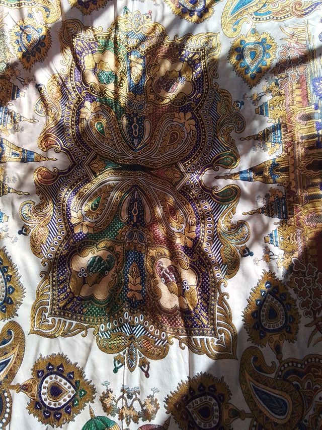 Colcha antigua de seda