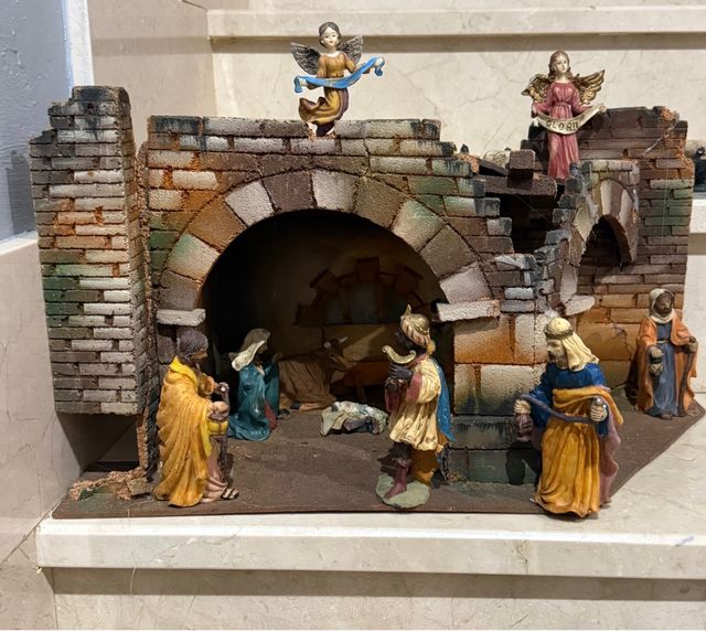 Portale di Betlemme con figure in resina