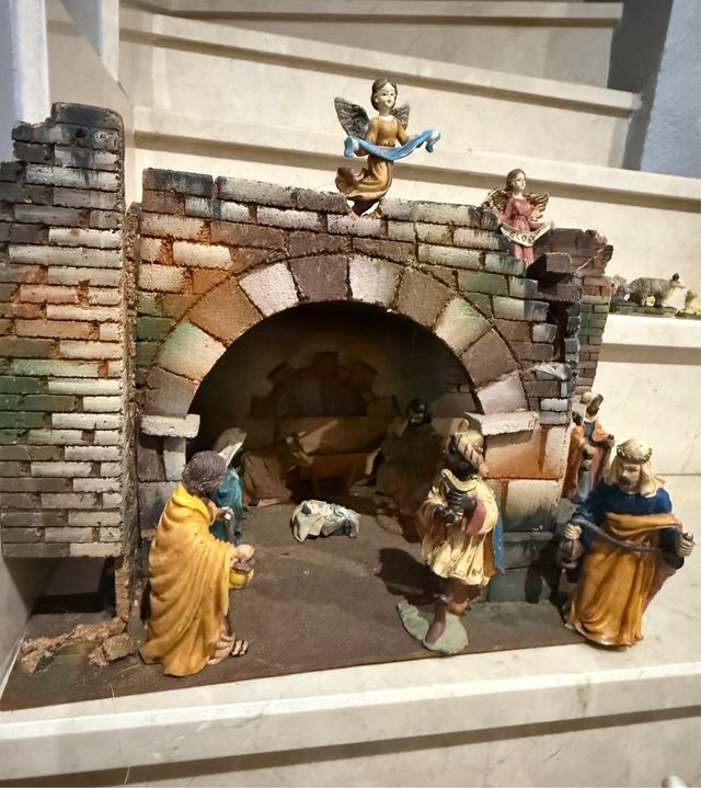 Portale di Betlemme con figure in resina