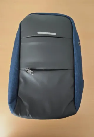 Mochila bandolera azul y gris