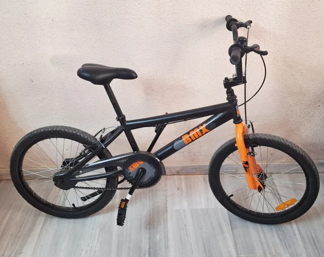 Bicicleta BMX Negra y Naranja