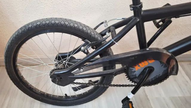 Bicicleta BMX Negra y Naranja