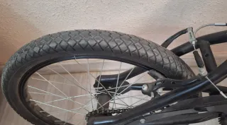 Bicicleta BMX Negra y Naranja