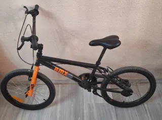 Bicicleta BMX Negra y Naranja
