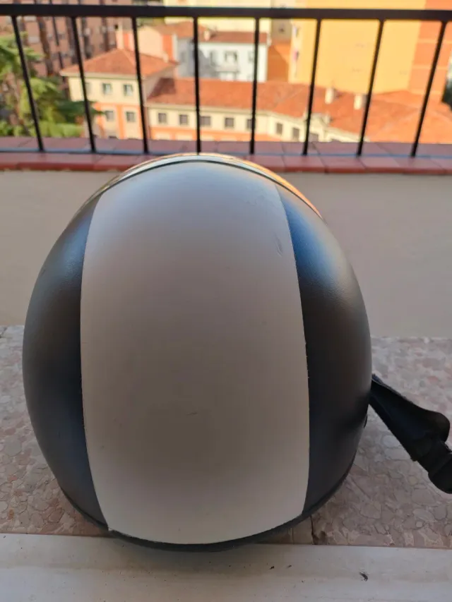 Casco Jet A-Style Negro y Blanco