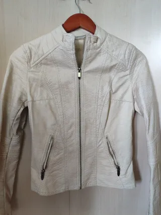 Cazadora efecto piel beige