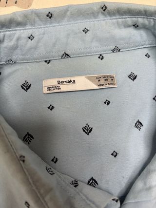 Camisa Bershka azul estampada Talla M