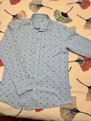 Camisa Bershka azul estampada Talla M