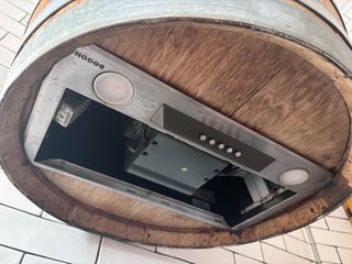 Barril de madera con extractor