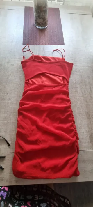 Vestido de fiesta rojo brillante