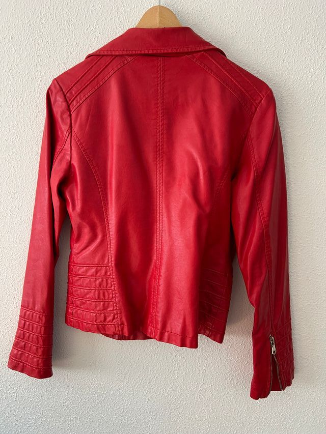 Cazadora polipiel roja efecto piel Talla M