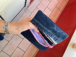 Porta tabacco in jeans con zip rosa
