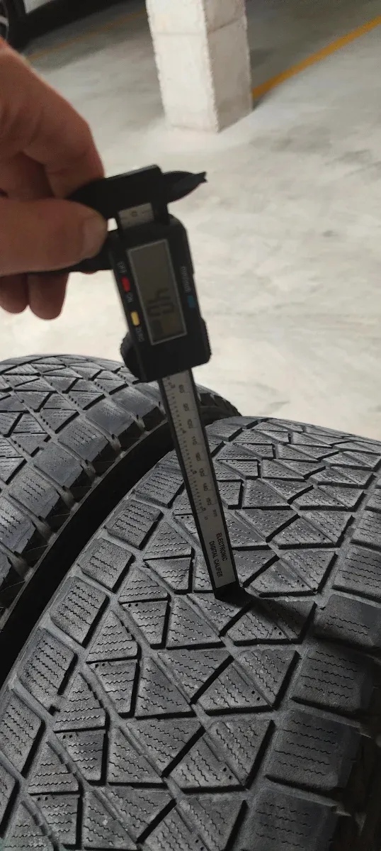 Bridgestone Blizzak DM-V2 225/60/r17
Neumáticos 