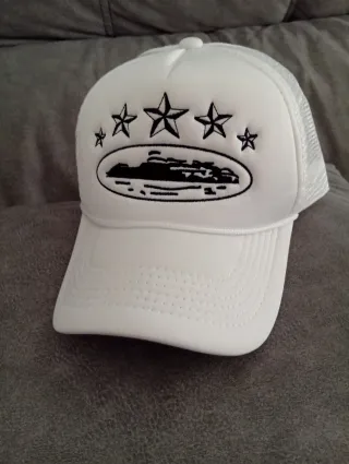 Gorra trucker blanca con diseño