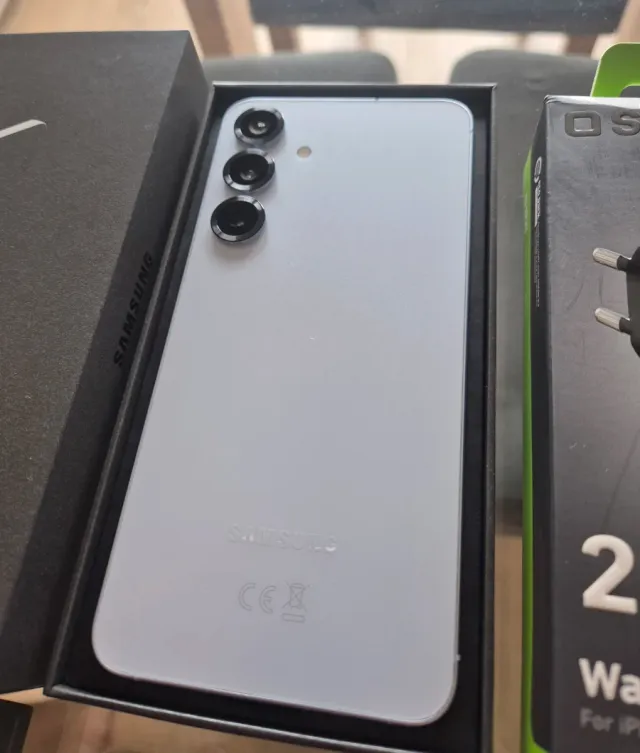 Samsung Galaxy S25+ 512GB + accesorios