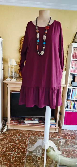 Túnica borgoña oversize con volantes