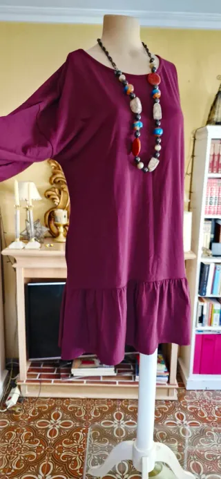 Túnica borgoña oversize con volantes