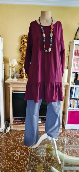 Túnica borgoña oversize con volantes