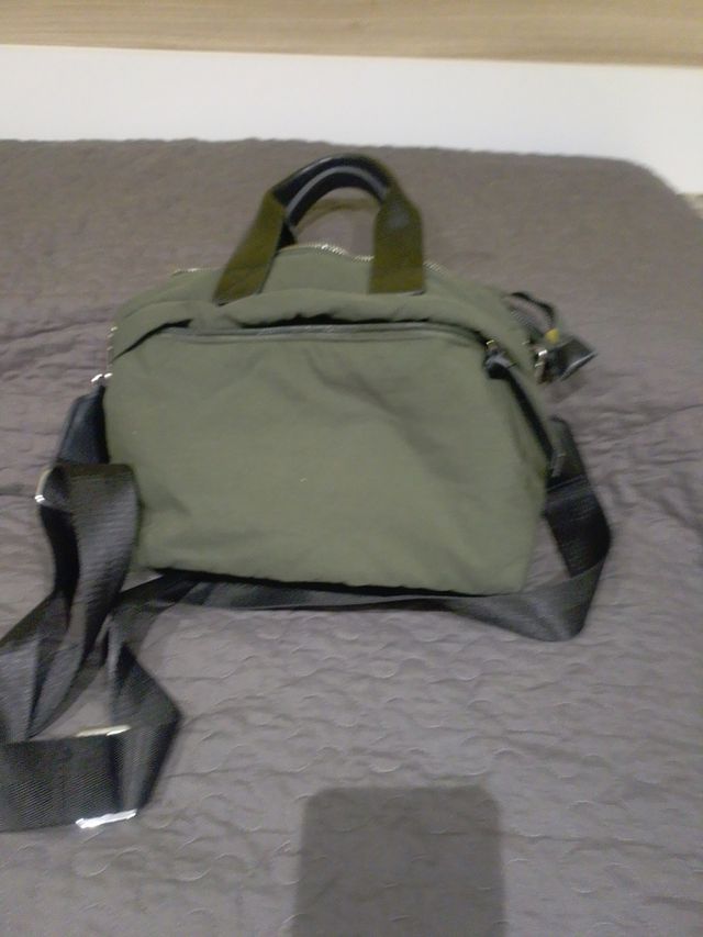 Bolso verde con correa