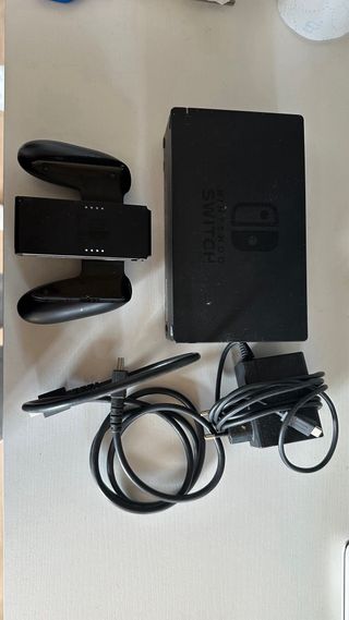 Nintendo Switch + 5 juegos y accesorios