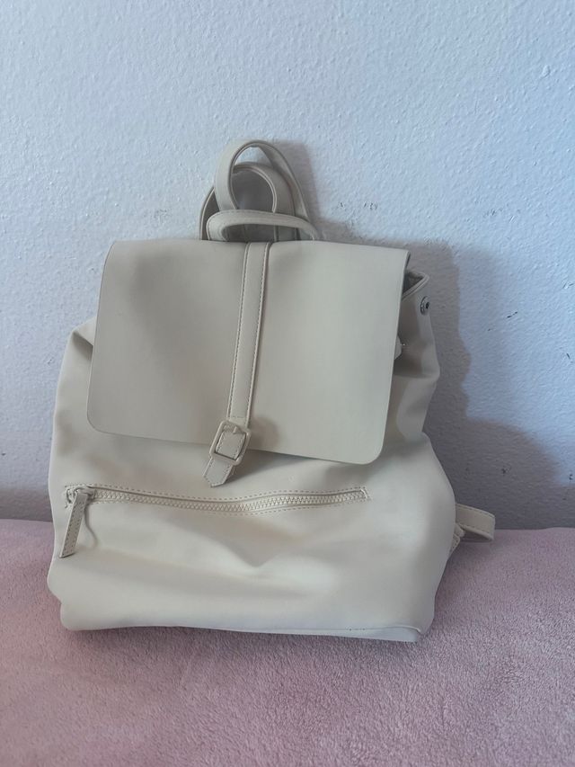 Mochila beige estilo casual