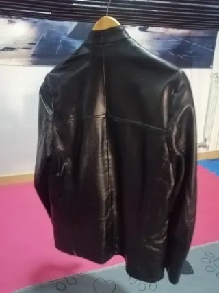 Chaqueta de cuero negra
