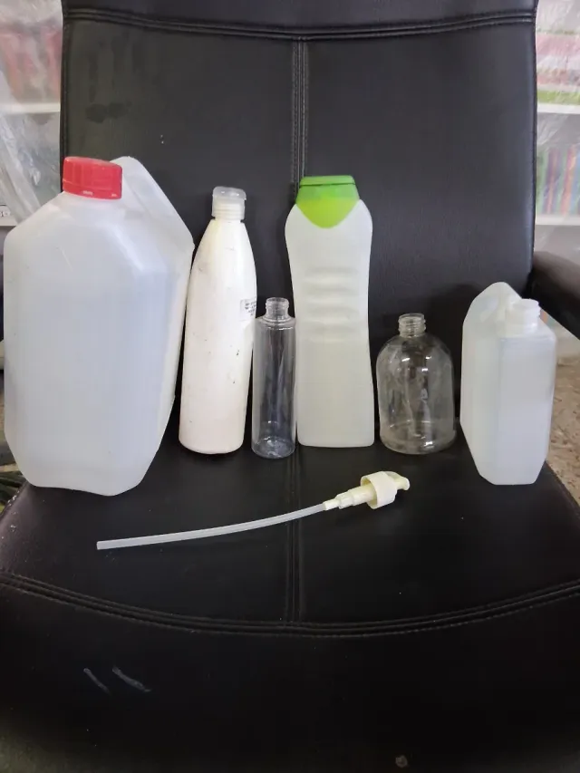 Lote Botellas Plástico  nuevas sin uso tapones