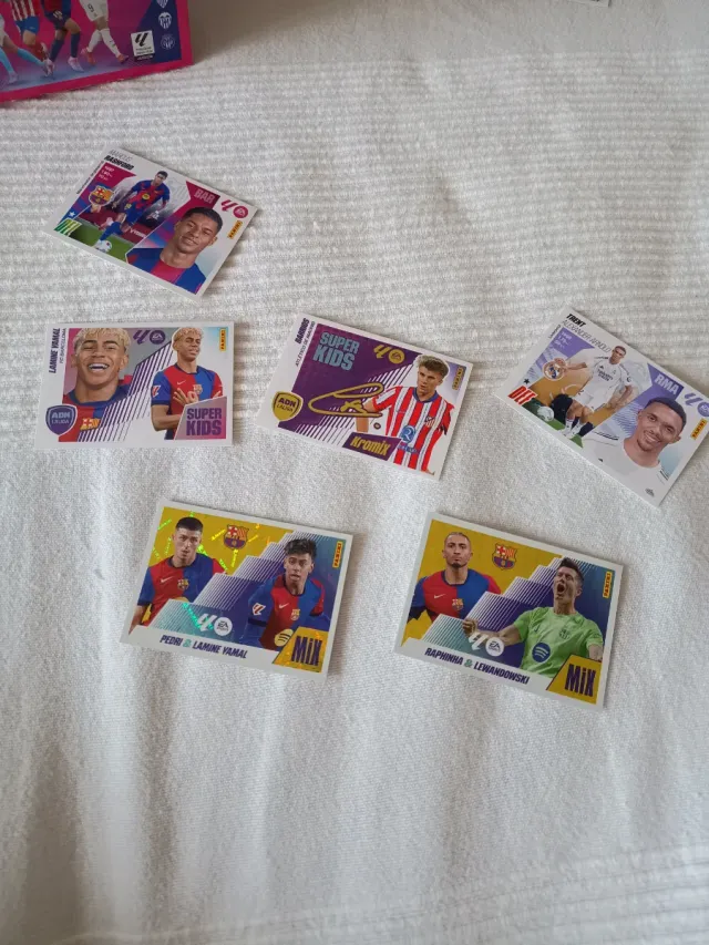 Lote 188 cromos Liga Este 25/26 sin repetir