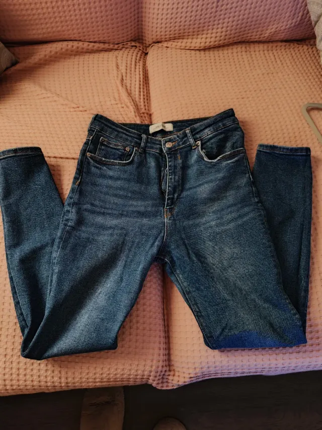 Vaqueros pitillo Zara tiro alto talla 42