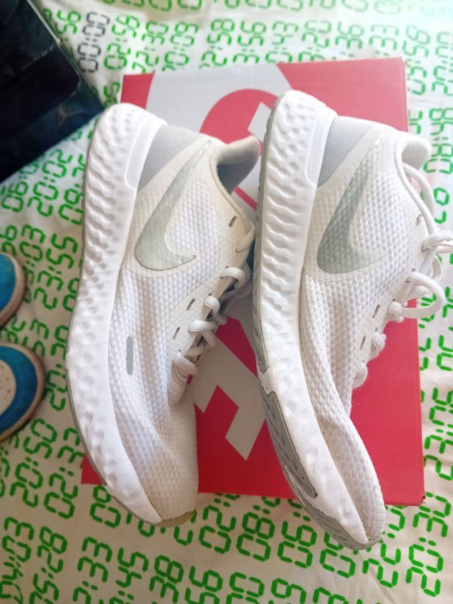 Zapatillas Nike Blancas talla 36 no envio