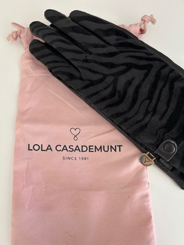 Guantes Lola Casademunt.