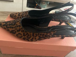 Zapatos tacón bajo animal print Primark talla 39.