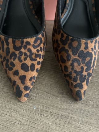 Zapatos tacón bajo animal print Primark talla 39.