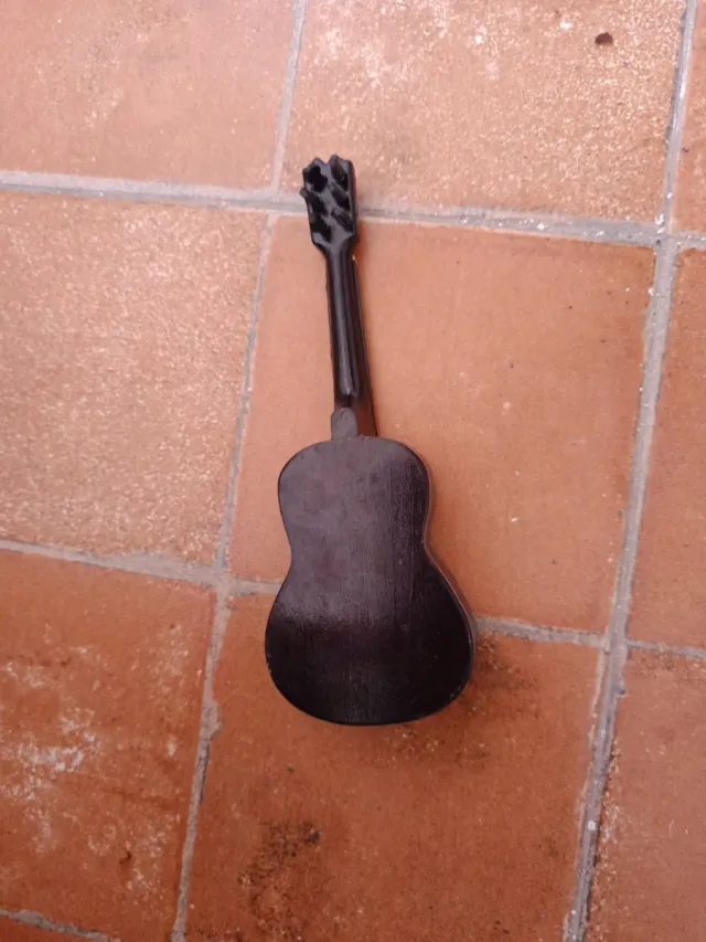 Mini guitarra decorativa