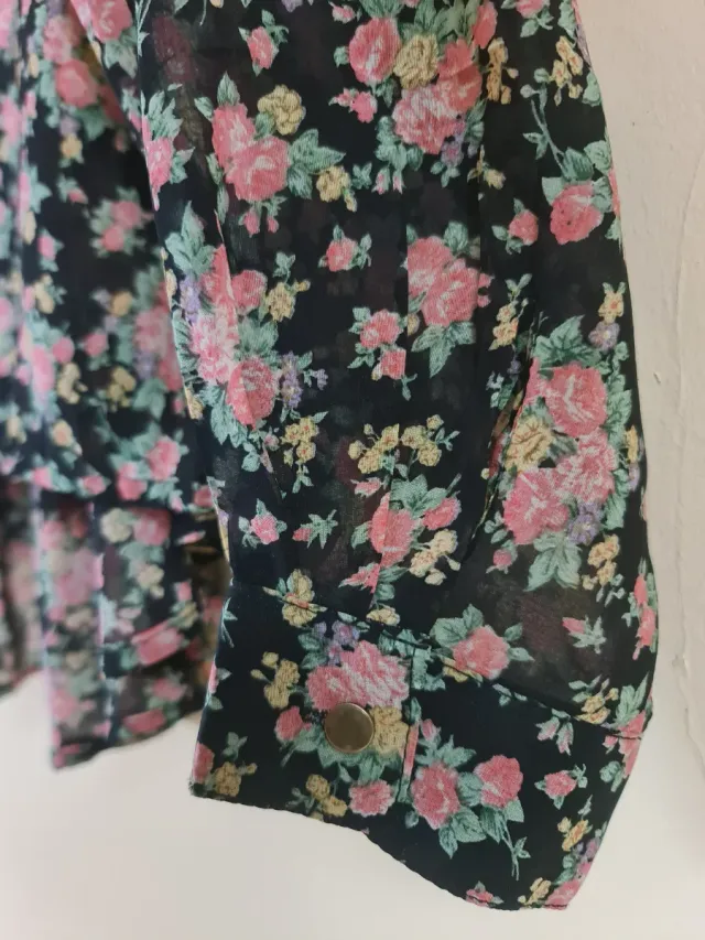 Blusa floral romántica vintage