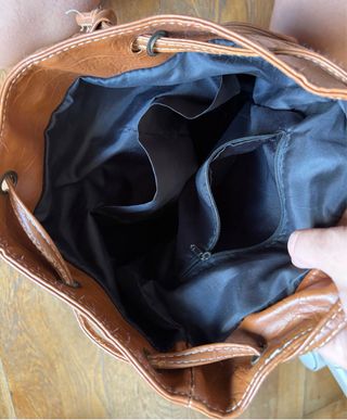 Mochila marrón de cuero