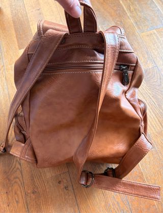 Mochila marrón de cuero