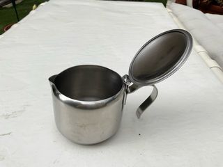 Lechera vintage de acero inoxidable con tapa