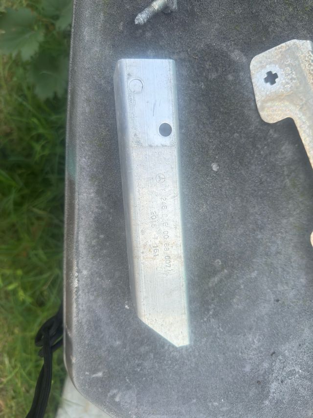 Soporte Mercedes Benz aluminio referencia a2466260