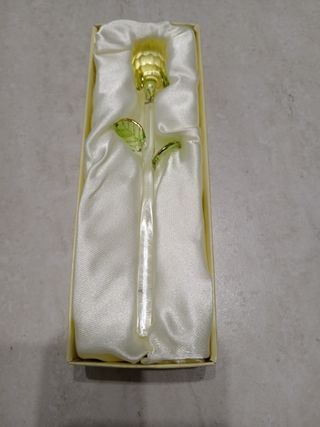 Rosa in vetro decorativa