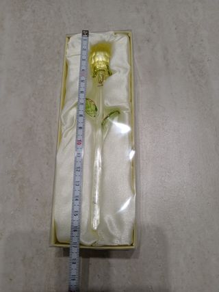 Rosa in vetro decorativa