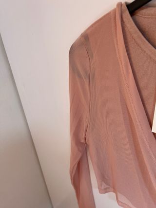 Top Zara rosa asimétrico talla S