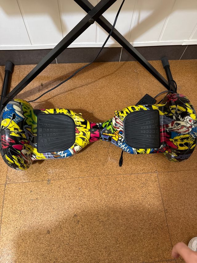 Hoverboard con Graffiti Design