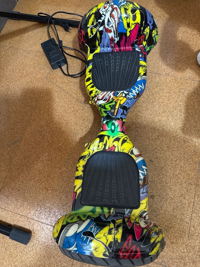 Hoverboard con Graffiti Design