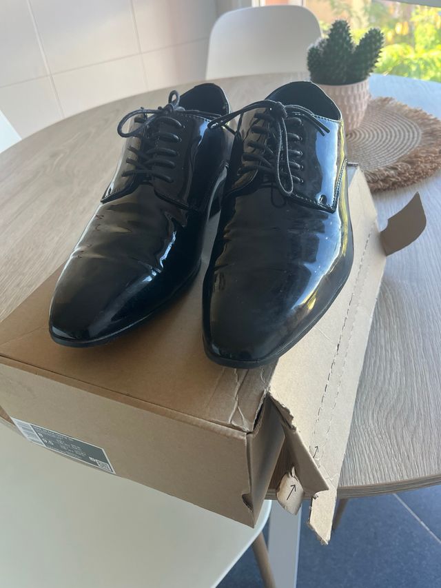 Zapatos de charol negros hombre