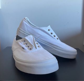 Zapatillas Vans Blancas con Tachuelas Plateadas