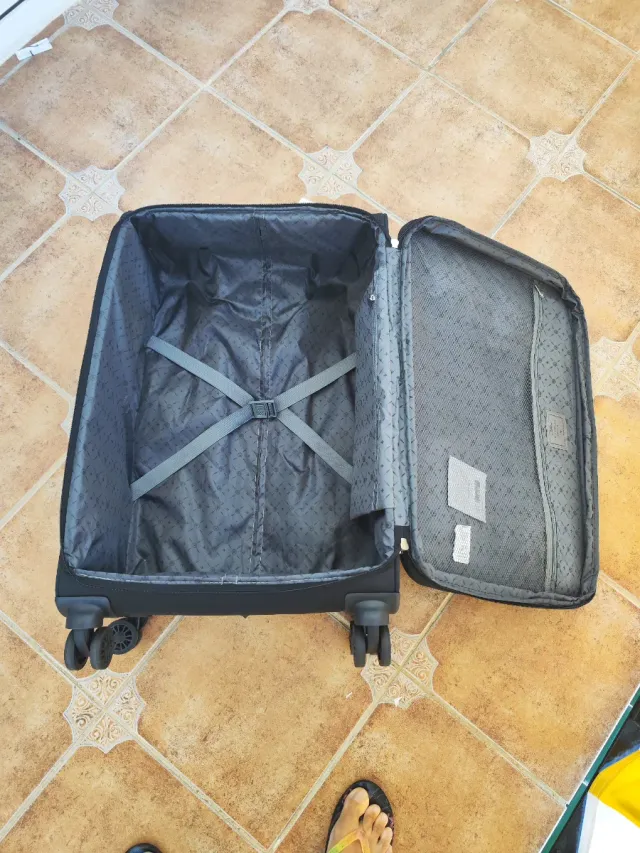 Maleta mediana Gladiator negra nueva con etiquetas