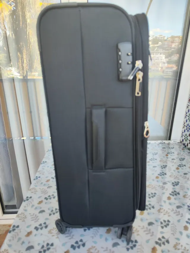 Maleta mediana Gladiator negra nueva con etiquetas